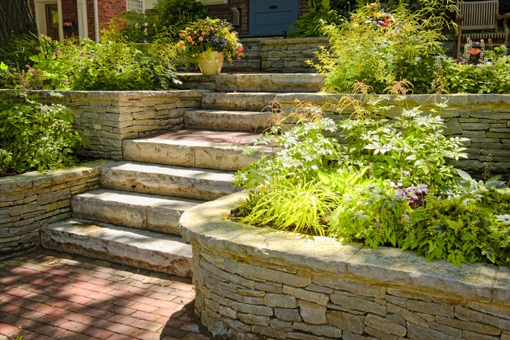 You are currently viewing Maximizing Small Spaces with Retaining Walls: Innovative Design Ideas for Your Property